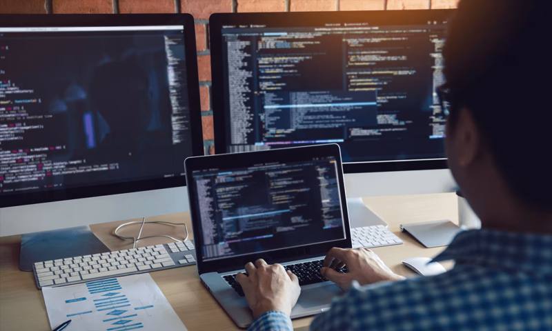 数据科学选型:R与Python如何赋能嵊州市网站建设?